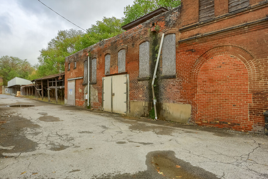 510 Sampson St, New Castle, PA for lease - Primary Photo - Image 2 of 6