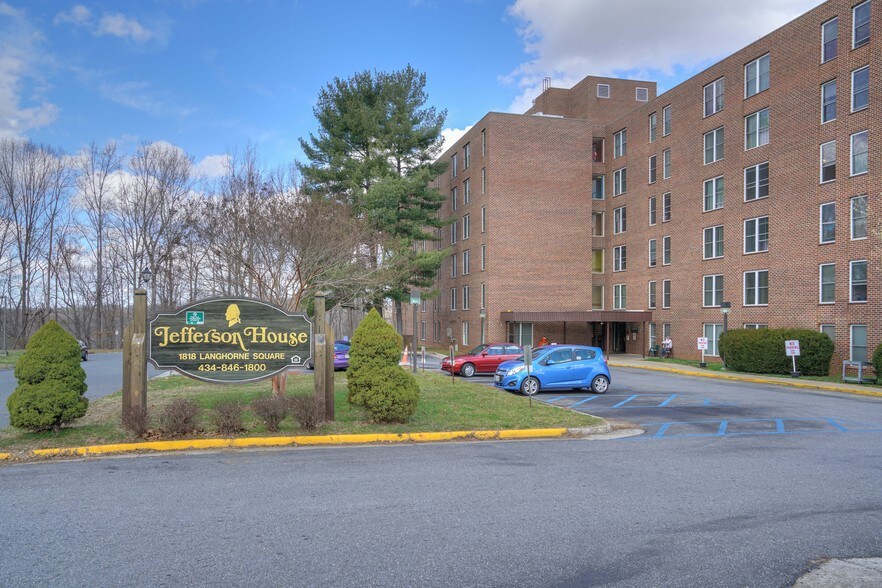1818 Langhorne Sq, Lynchburg, VA for sale - Building Photo - Image 1 of 1