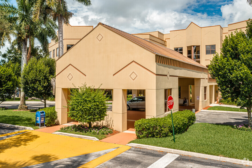 1905 Clint Moore Rd, Boca Raton, FL for lease - Building Photo - Image 3 of 5