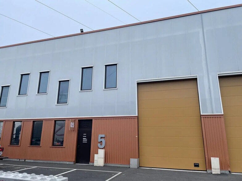 2 Rue Des Verts Buissons, Le Coudray-Montceaux for lease - Building Photo - Image 2 of 5