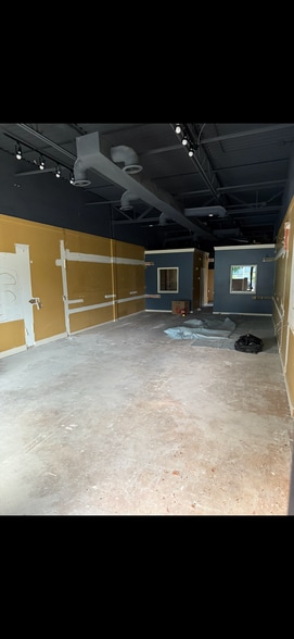 42700-42900 Schoenherr Rd, Sterling Heights, MI for lease - Building Photo - Image 2 of 2