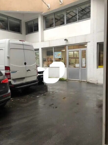 Office in Courbevoie for lease - Building Photo - Image 3 of 7