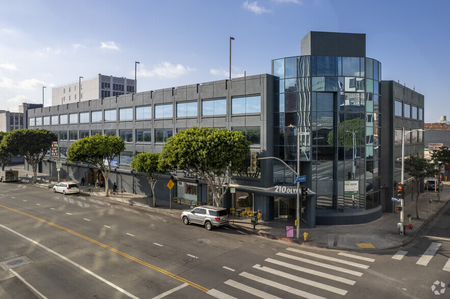 210 E Olympic Blvd, Los Angeles, CA for lease - Primary Photo - Image 1 of 49