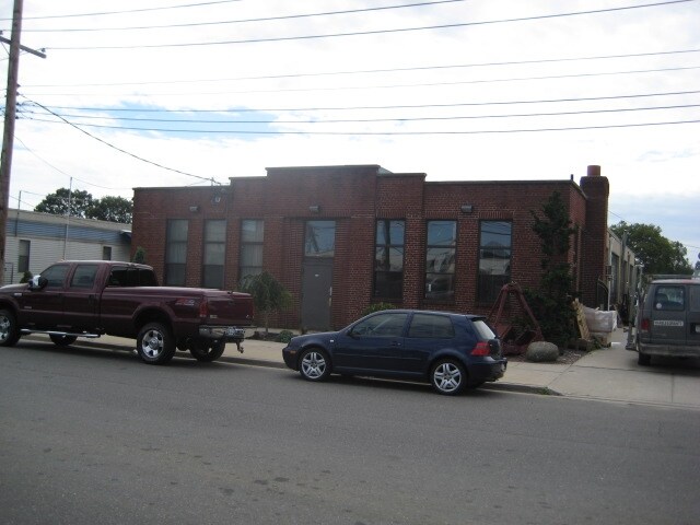 121 E 2nd St, Mineola, NY for sale - Primary Photo - Image 1 of 1