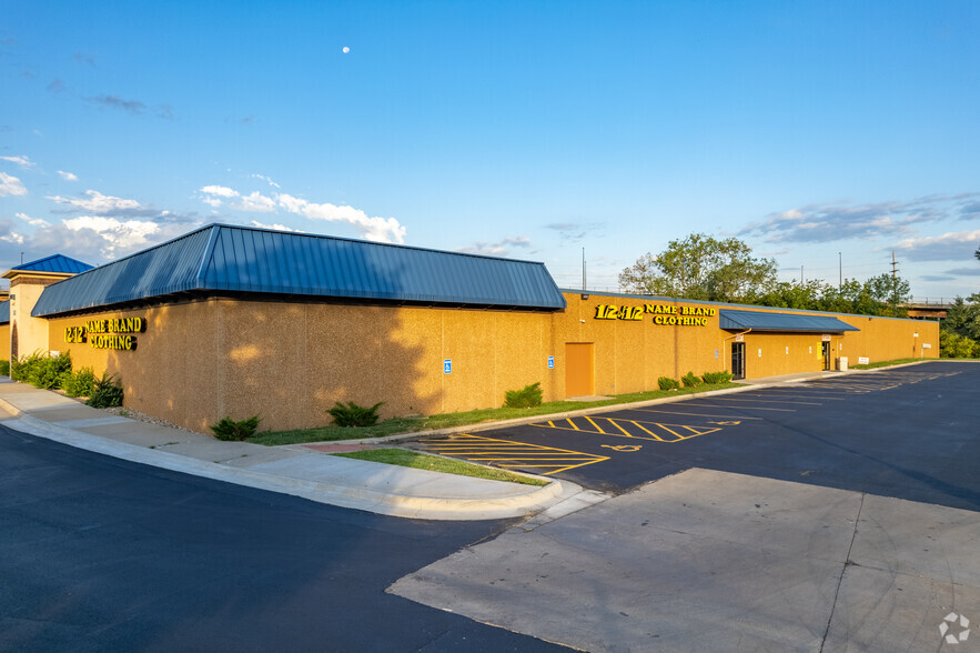 8800-8850 Marshall Dr, Lenexa, KS for lease - Building Photo - Image 1 of 4