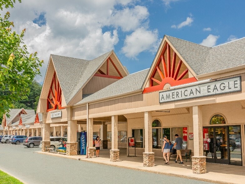278 Shoppes on the Parkway Rd, Blowing Rock, NC for lease - Building Photo - Image 3 of 7