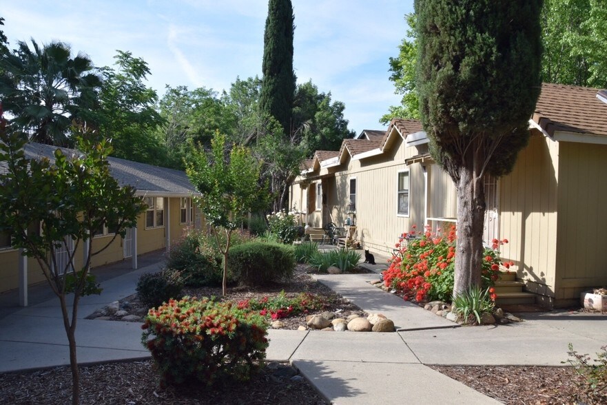 2115-2135 Waldon St, Redding, CA for sale - Primary Photo - Image 1 of 23