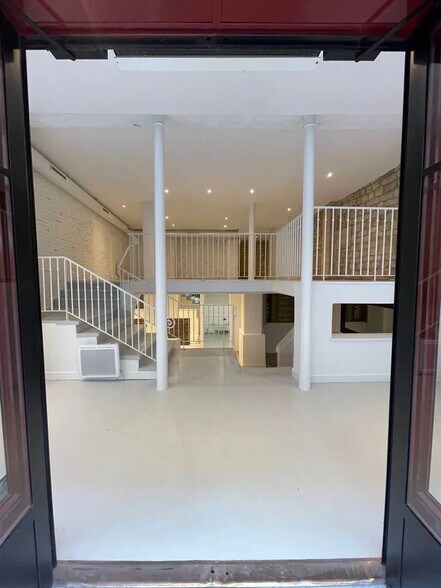 Retail in Paris for lease - Building Photo - Image 1 of 5