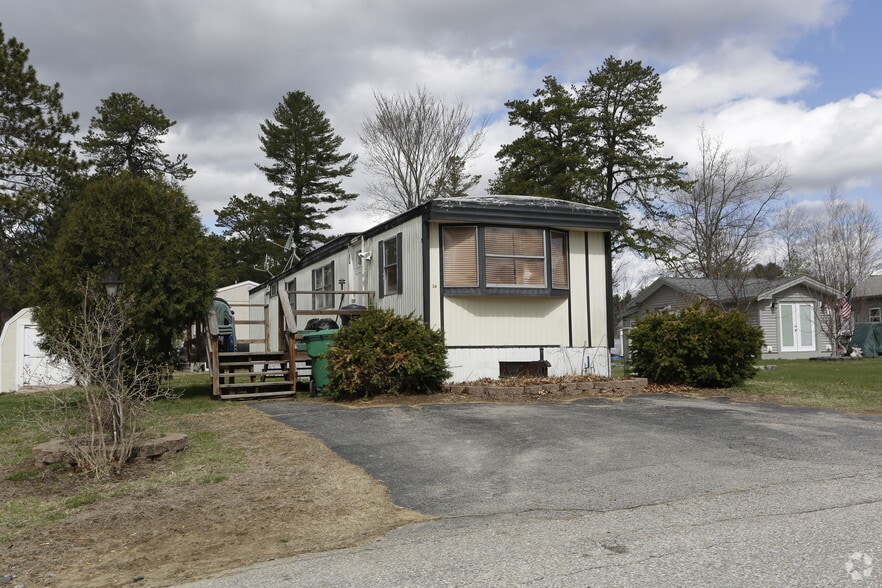 48 Hansonville Rd, Rochester, NH 03839