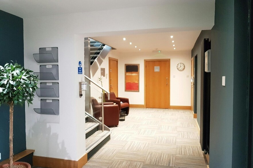 125 Muir St, Hamilton for lease - Lobby - Image 3 of 4