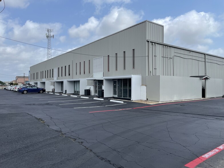 1331 E Broadway St, Pearland, TX for lease - Building Photo - Image 3 of 14