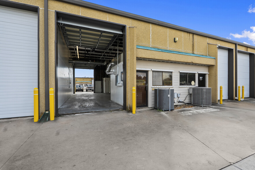 1501 SE Decker Ave, Stuart, FL for sale - Building Photo - Image 3 of 9