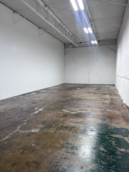 6115 Owens St, Dallas, TX for lease - Interior Photo - Image 3 of 6