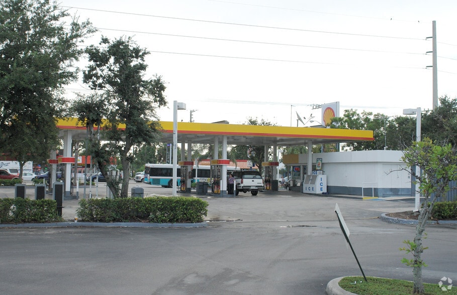 4524 Forest Hill Blvd, West Palm Beach, FL for sale - Building Photo - Image 2 of 11