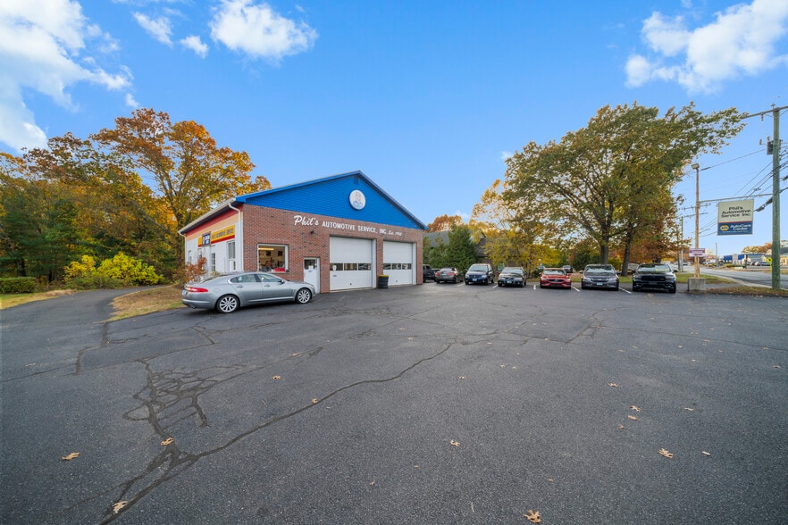 457 Spring St, Windsor Locks, CT for sale - Building Photo - Image 2 of 14