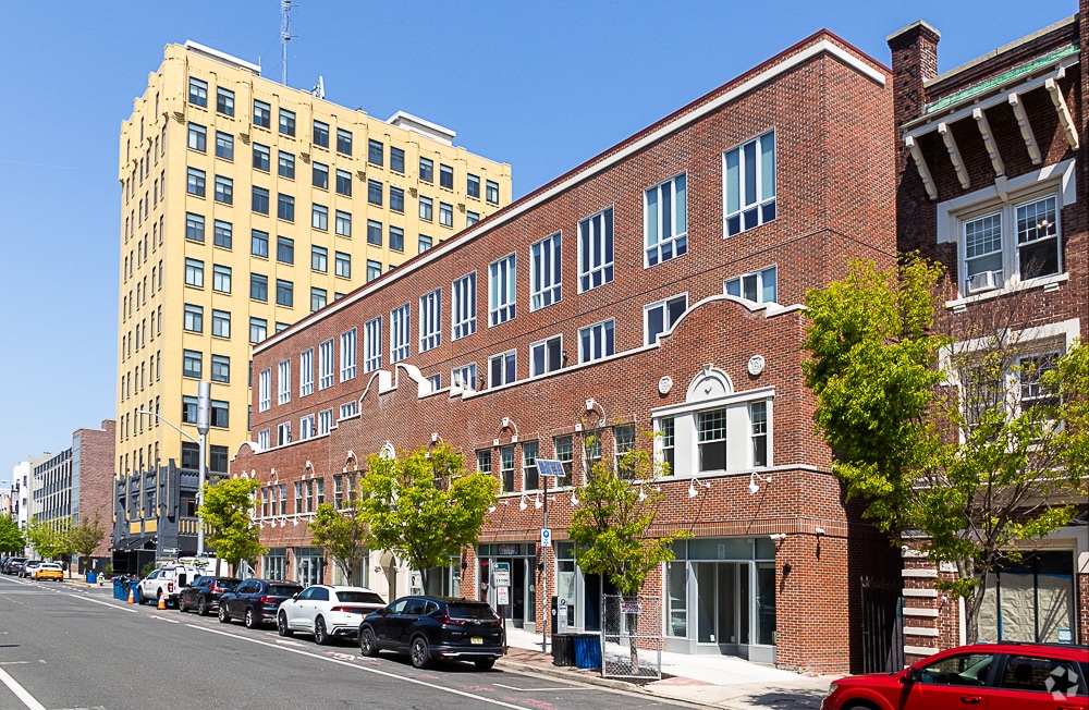 527 Bangs Ave, Asbury Park, NJ for lease Primary Photo- Image 1 of 10