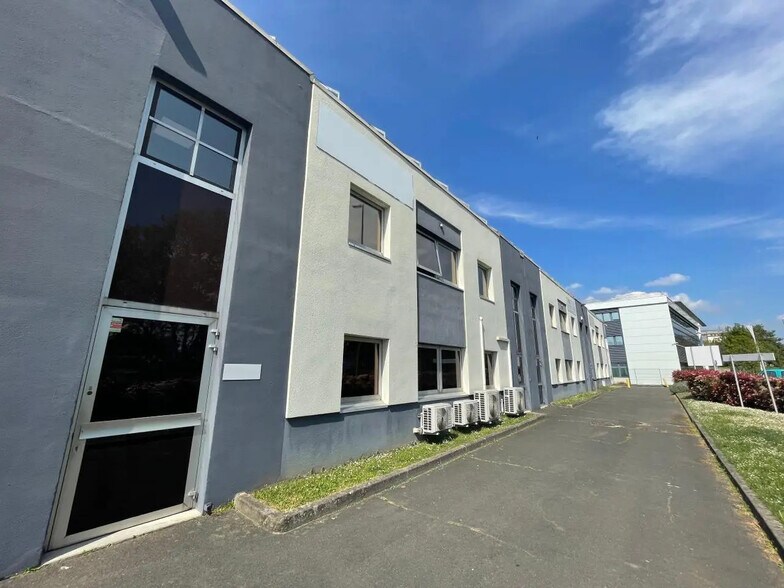 Flex in Gennevilliers for lease - Building Photo - Image 1 of 16