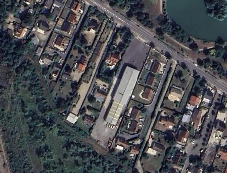 Office in Porcheville for lease - Aerial - Image 2 of 10