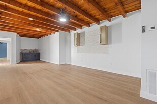 Move-in Ready Offices along Ocean Blvd - Storefront Property