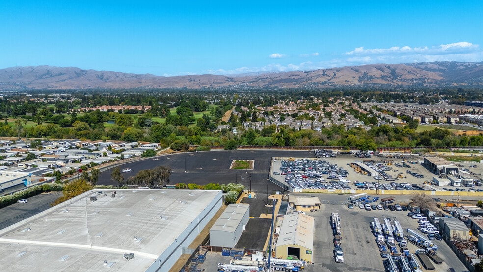 1055 E Commercial Ct, San Jose, CA for lease - Aerial - Image 3 of 4