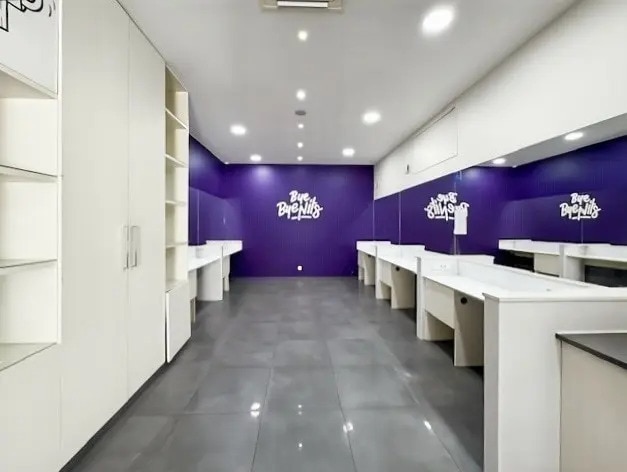 Retail in Paris for lease Building Photo- Image 1 of 10