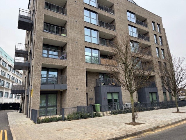 5 Clarendon Rd, London for lease - Building Photo - Image 2 of 4