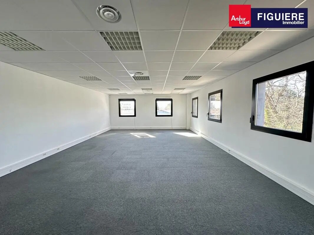 210 Chemin Des Valladets, Éguilles for lease Interior Photo- Image 1 of 9