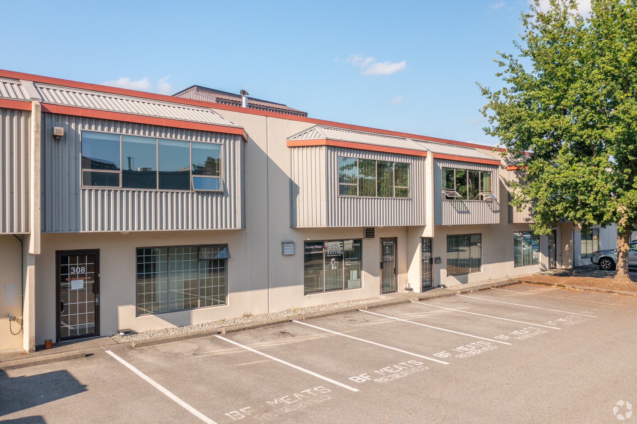 304-356 Harbour Ave, North Vancouver District, BC for lease Primary Photo- Image 1 of 6