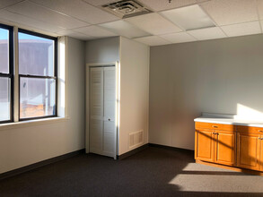 1020 Cedar Ave, St Charles, IL for lease Interior Photo- Image 1 of 3