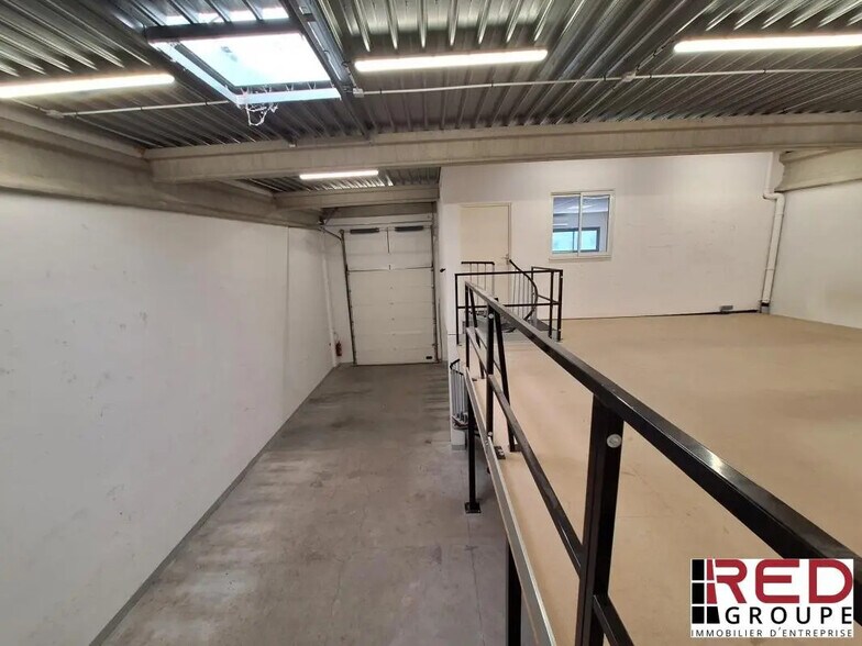 Industrial in Aix-en-Provence for sale - Building Photo - Image 1 of 7