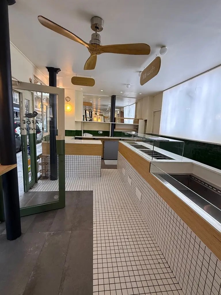 Retail in Paris for lease Building Photo- Image 1 of 5