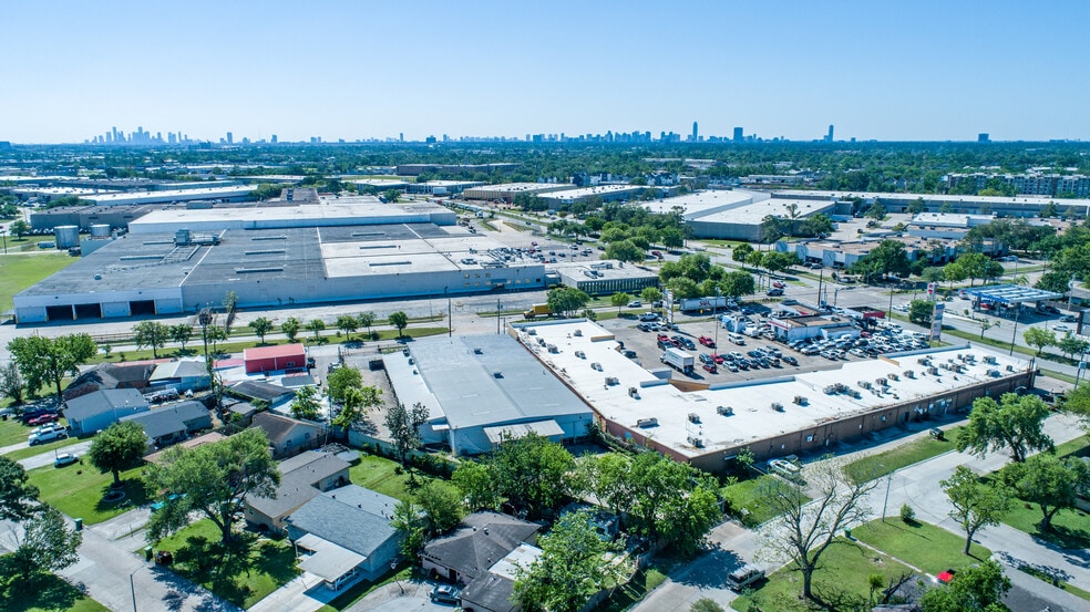 3003 Bingle Rd, Houston, TX for sale - Building Photo - Image 3 of 11