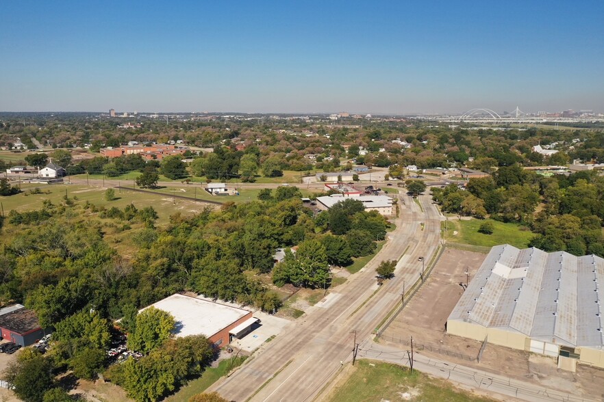 3661 E Kiest Blvd, Dallas, TX for lease - Building Photo - Image 3 of 10