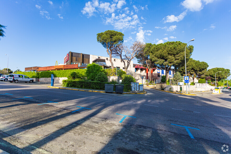 Calle Barlovento, 30, Pozuelo De Alarcón, Madrid for sale - Primary Photo - Image 1 of 5