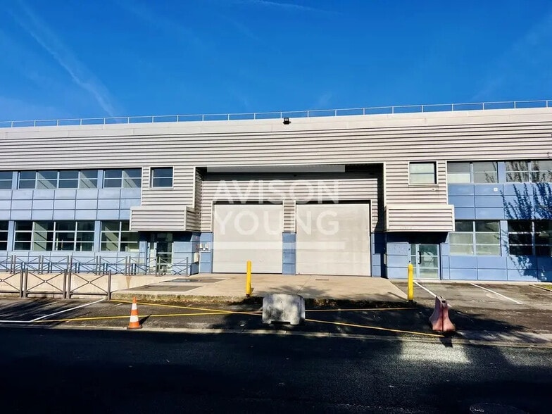 Flex in La Courneuve for lease - Building Photo - Image 2 of 6