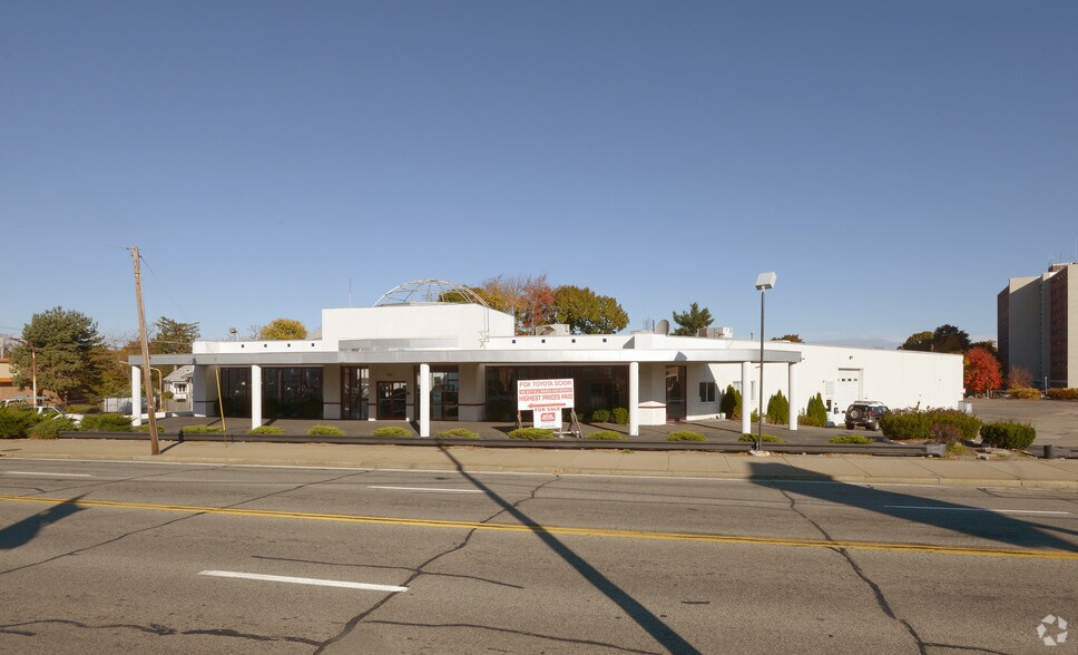 500 Taunton Ave, East Providence, RI, 02914 Retail Space For Lease