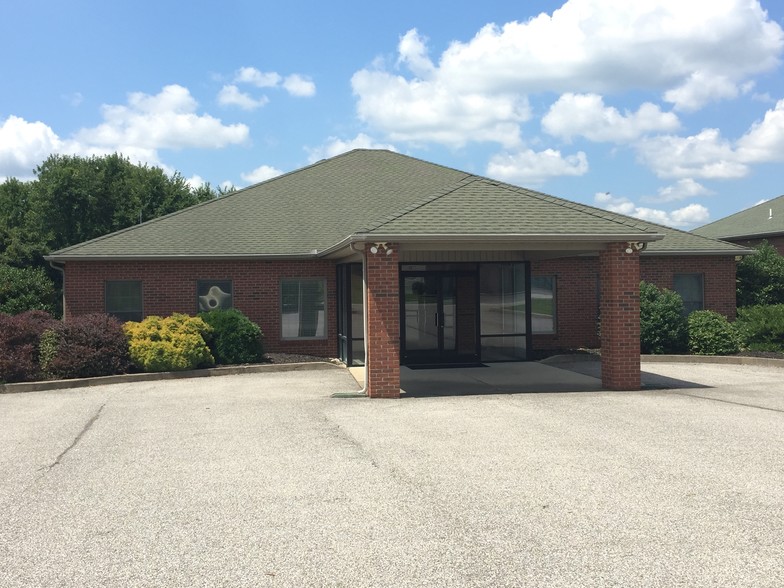 899 Aigner Rd, Boonville, IN for sale - Building Photo - Image 1 of 1