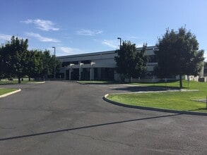 1009 N Center Pky, Kennewick, WA for lease Building Photo- Image 1 of 2