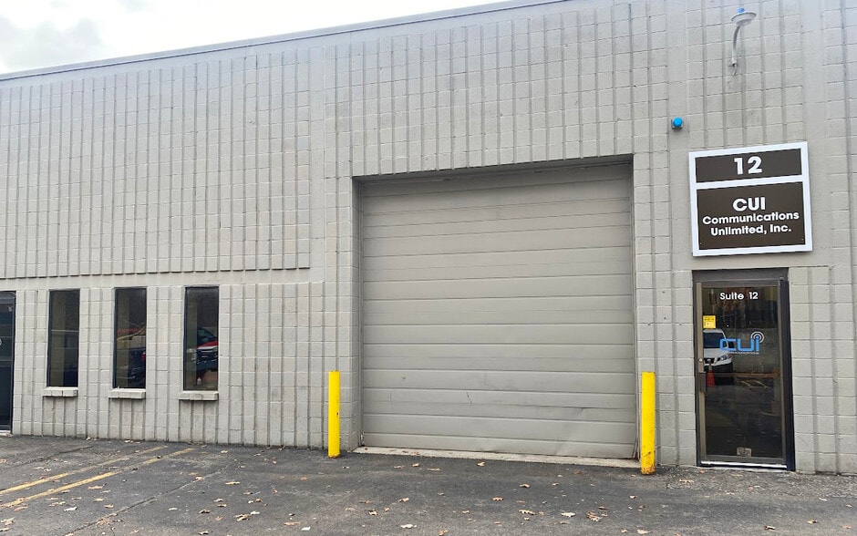 21421 Hilltop St, Southfield, MI for lease - Building Photo - Image 2 of 2