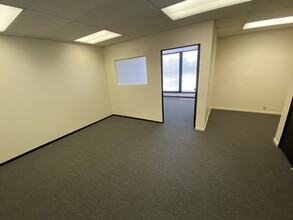 540-550 W Frontage Rd, Northfield, IL for lease Interior Photo- Image 1 of 3