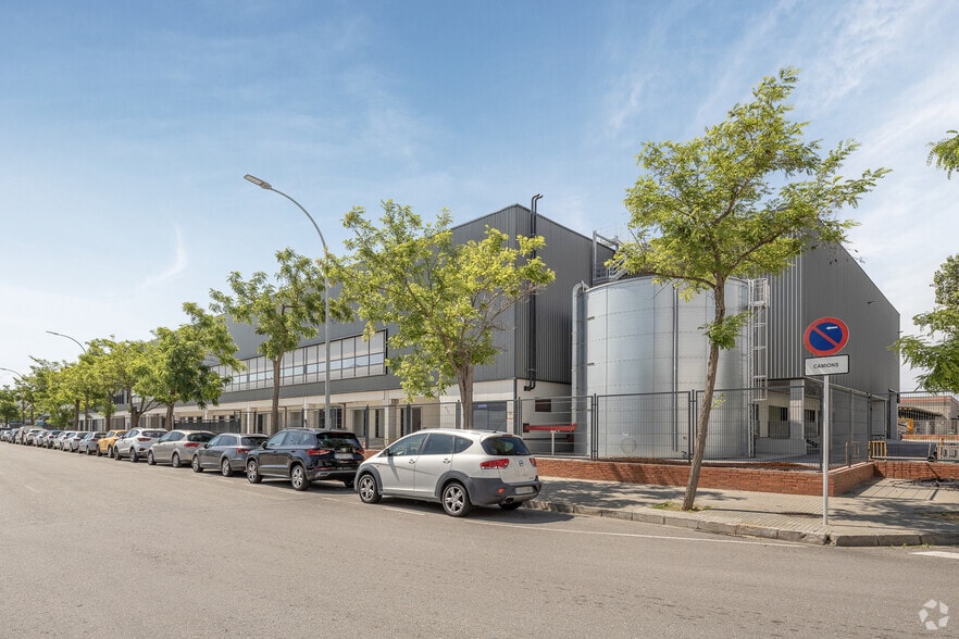 Industrial in El Prat de Llobregat, Barcelona for lease - Building Photo - Image 2 of 12