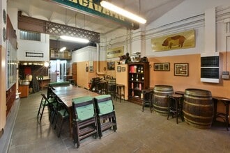 Retail in L'Hospitalet de Llobregat, Barcelona for lease Interior Photo- Image 2 of 20