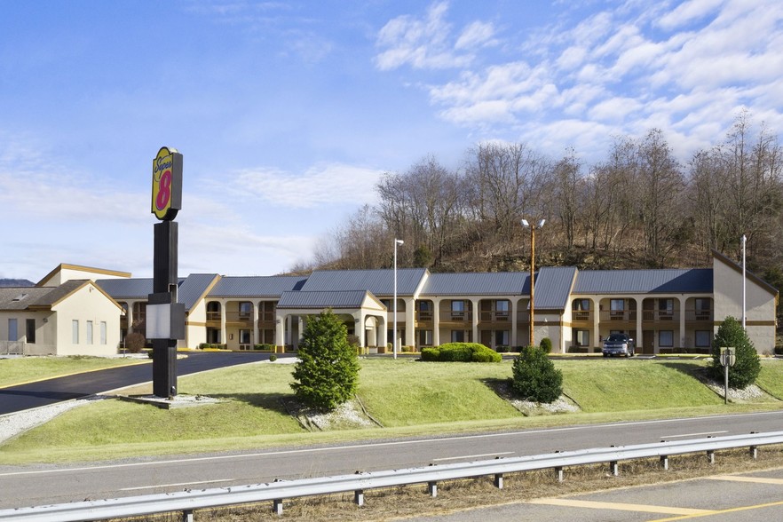 194 Fort Chiswell Rd, Max Meadows, VA for sale - Primary Photo - Image 1 of 1