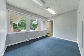 40 Sunset Ridge Rd 2nd Fl-Unit 210  