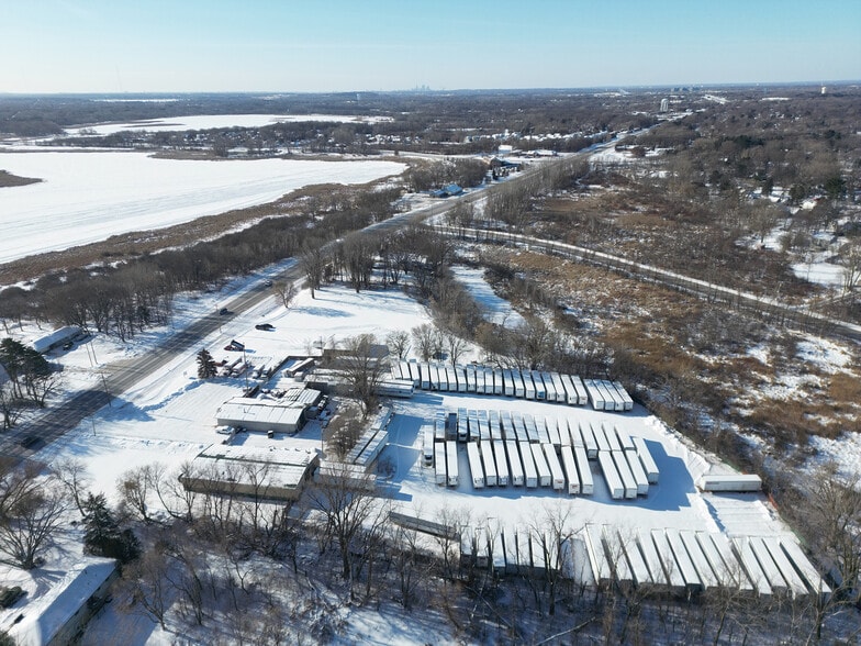 6943 Lake Dr, Circle Pines, MN for lease - Building Photo - Image 3 of 3