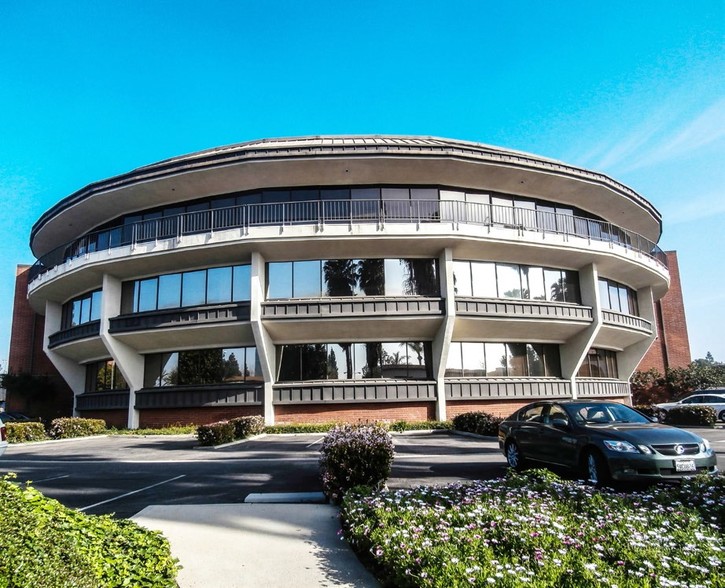 540 N Golden Circle Dr, Santa Ana, CA for lease - Building Photo - Image 1 of 7