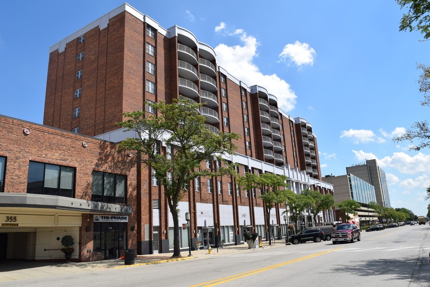 401-411 S Old Woodward Ave, Birmingham, MI for lease - Building Photo - Image 2 of 26