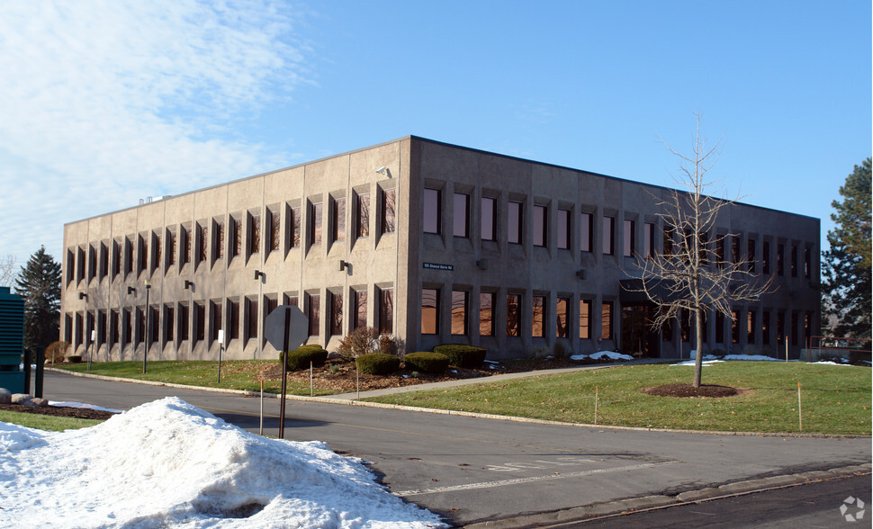 125 Elwood Davis Rd, Syracuse, NY for lease - Building Photo - Image 3 of 4