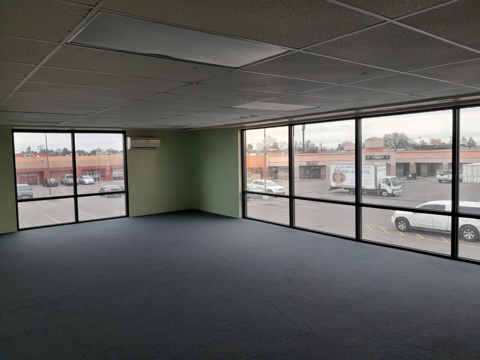 207 N Dennis St, Kennewick, WA for lease Interior Photo- Image 1 of 3