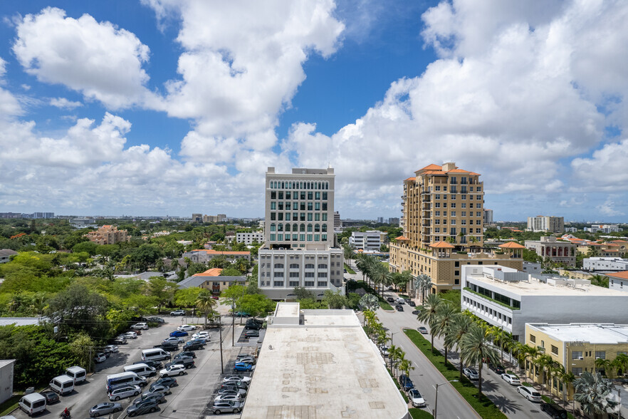 1600 Ponce De Leon Blvd, Coral Gables, FL for lease - Building Photo - Image 3 of 5